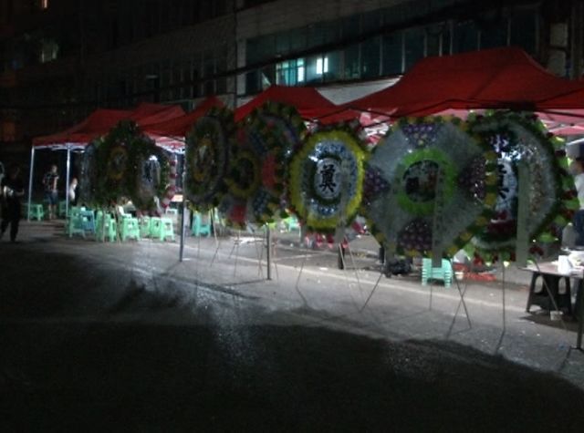 女孩网贷欠83万烧炭自杀 遗言：来我葬礼上拿1