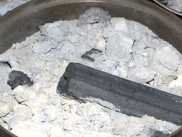 女孩网贷欠83万烧炭自杀 遗言：来我葬礼上拿8